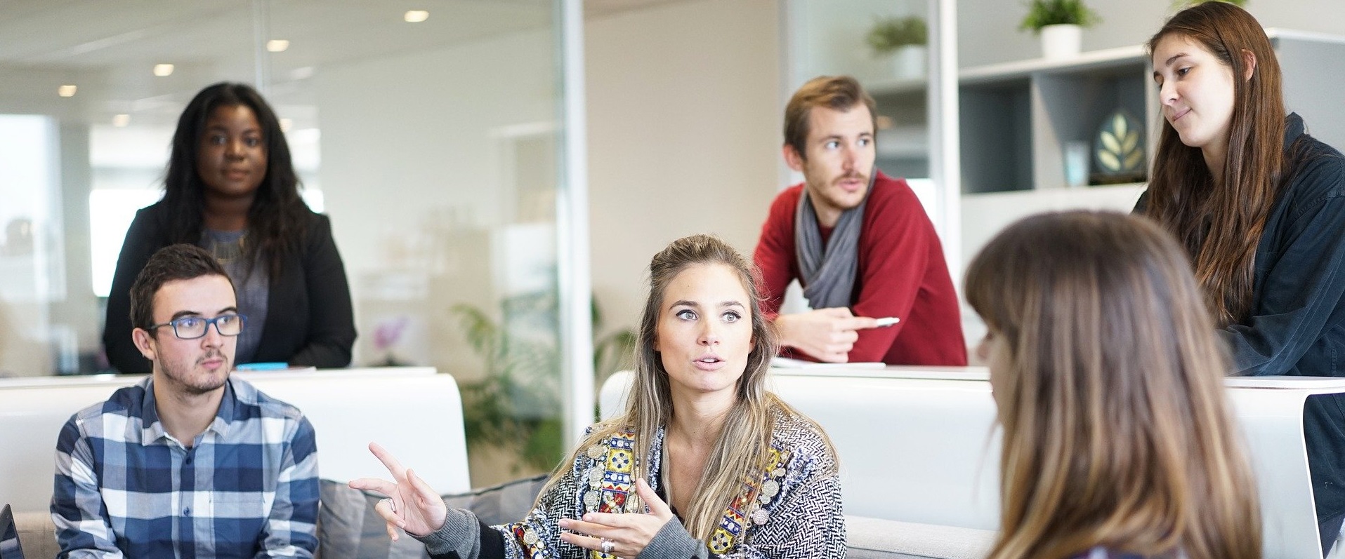 Dialogisuus ja tunteet työssä