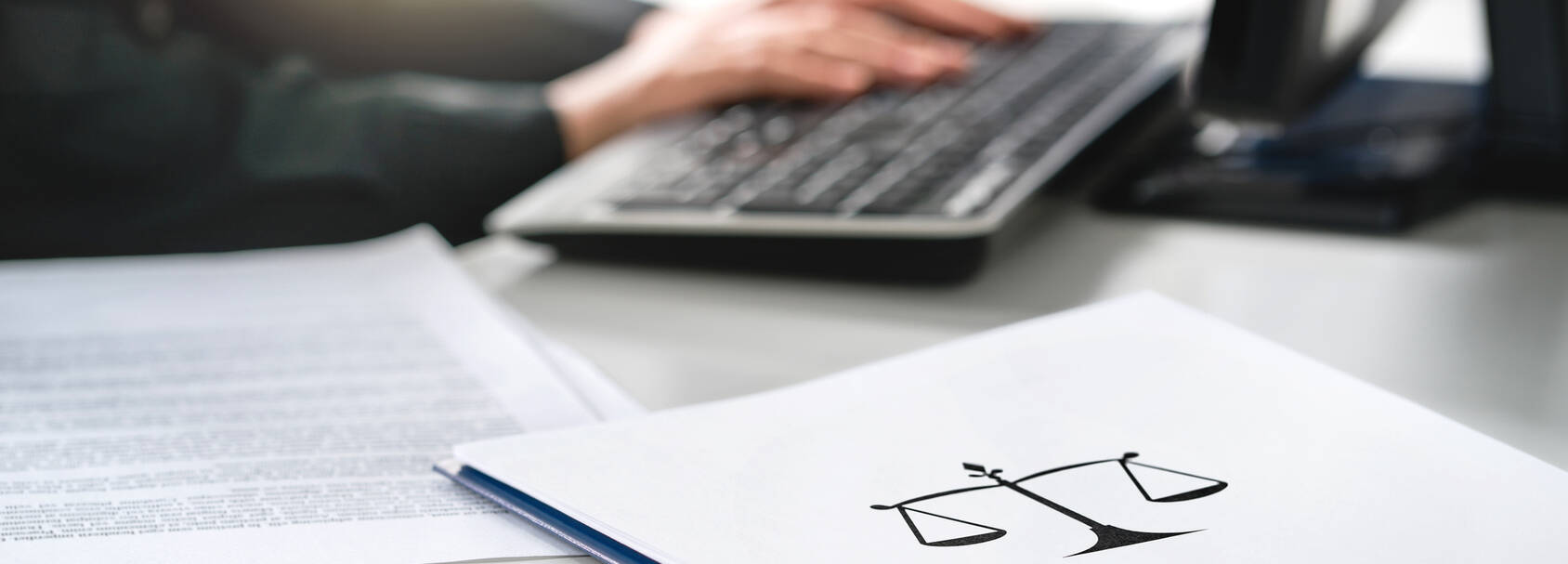 Hallintolaki ja turvallisuusalan lainsäädäntö.